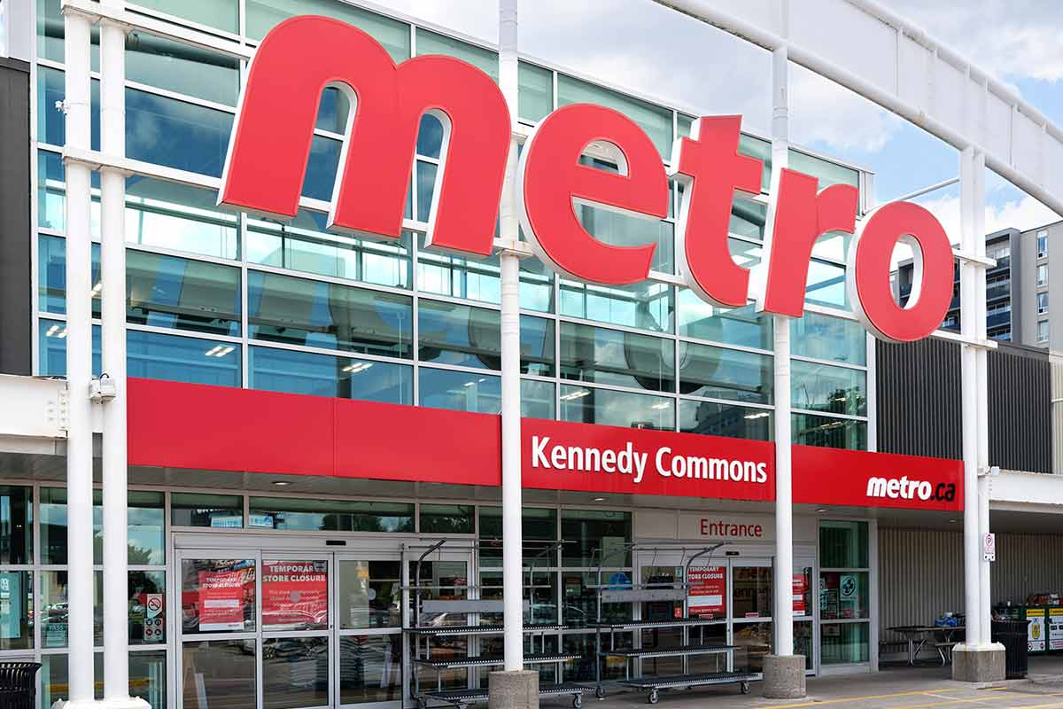 The front view of Metro Food Store in Toronto