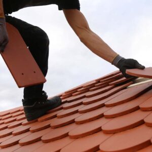 Man doing roofing service